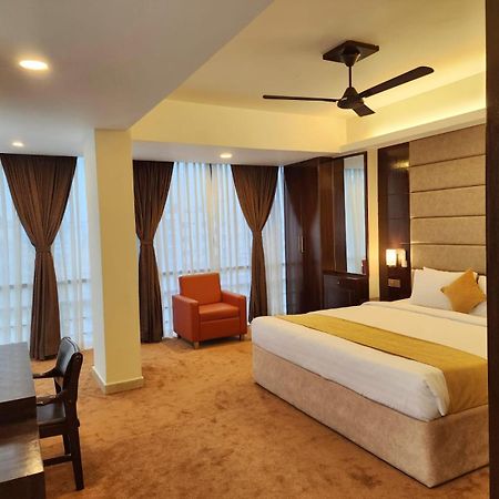 White Park Hotel & Suites Chittagong Esterno foto