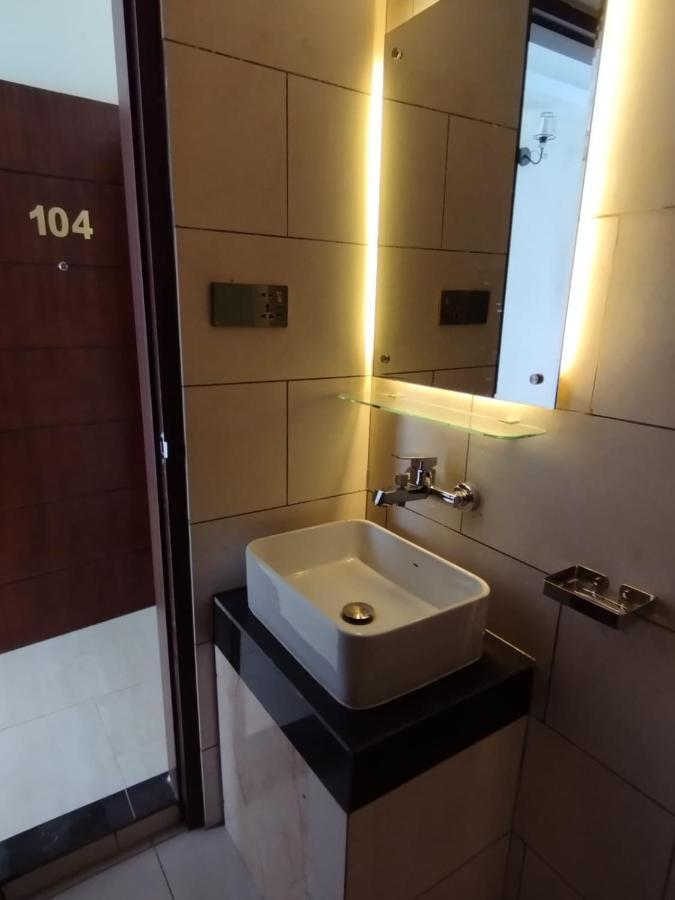 White Park Hotel & Suites Chittagong Esterno foto