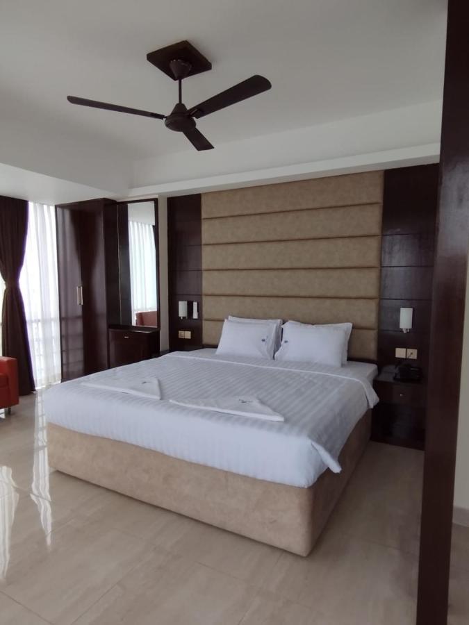 White Park Hotel & Suites Chittagong Esterno foto