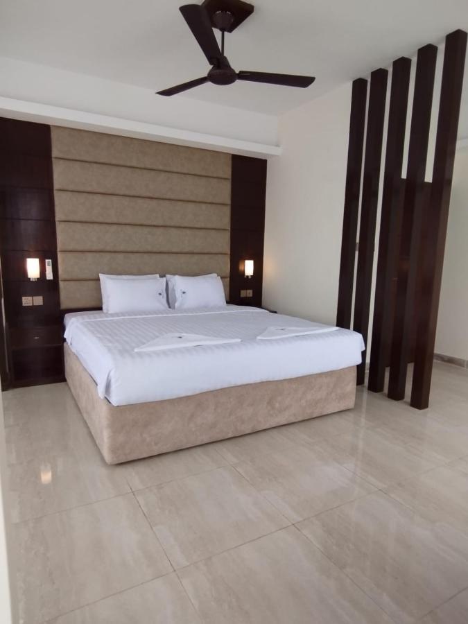White Park Hotel & Suites Chittagong Esterno foto