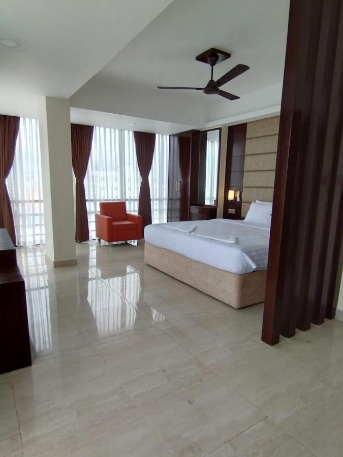 White Park Hotel & Suites Chittagong Esterno foto