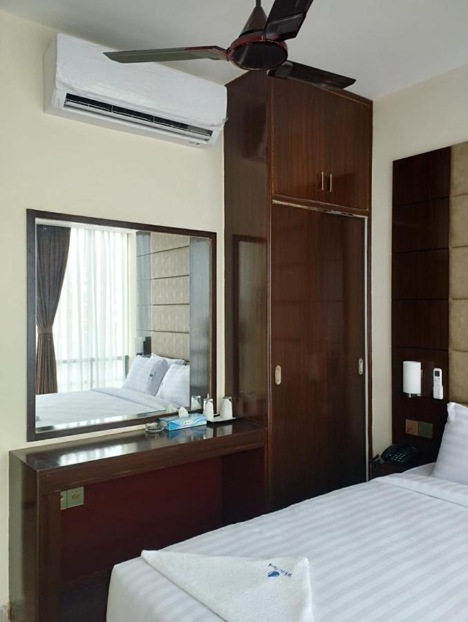 White Park Hotel & Suites Chittagong Esterno foto