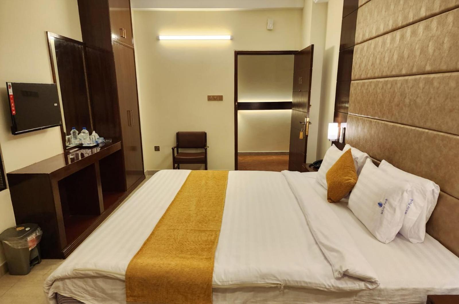 White Park Hotel & Suites Chittagong Esterno foto