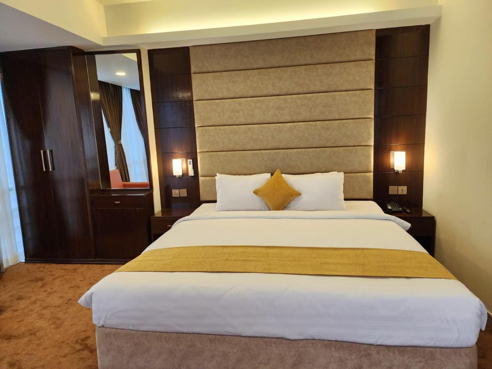 White Park Hotel & Suites Chittagong Esterno foto