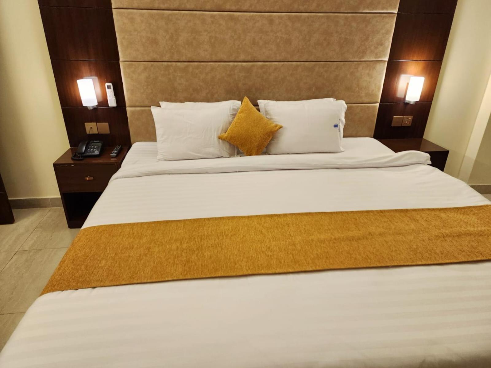 White Park Hotel & Suites Chittagong Esterno foto