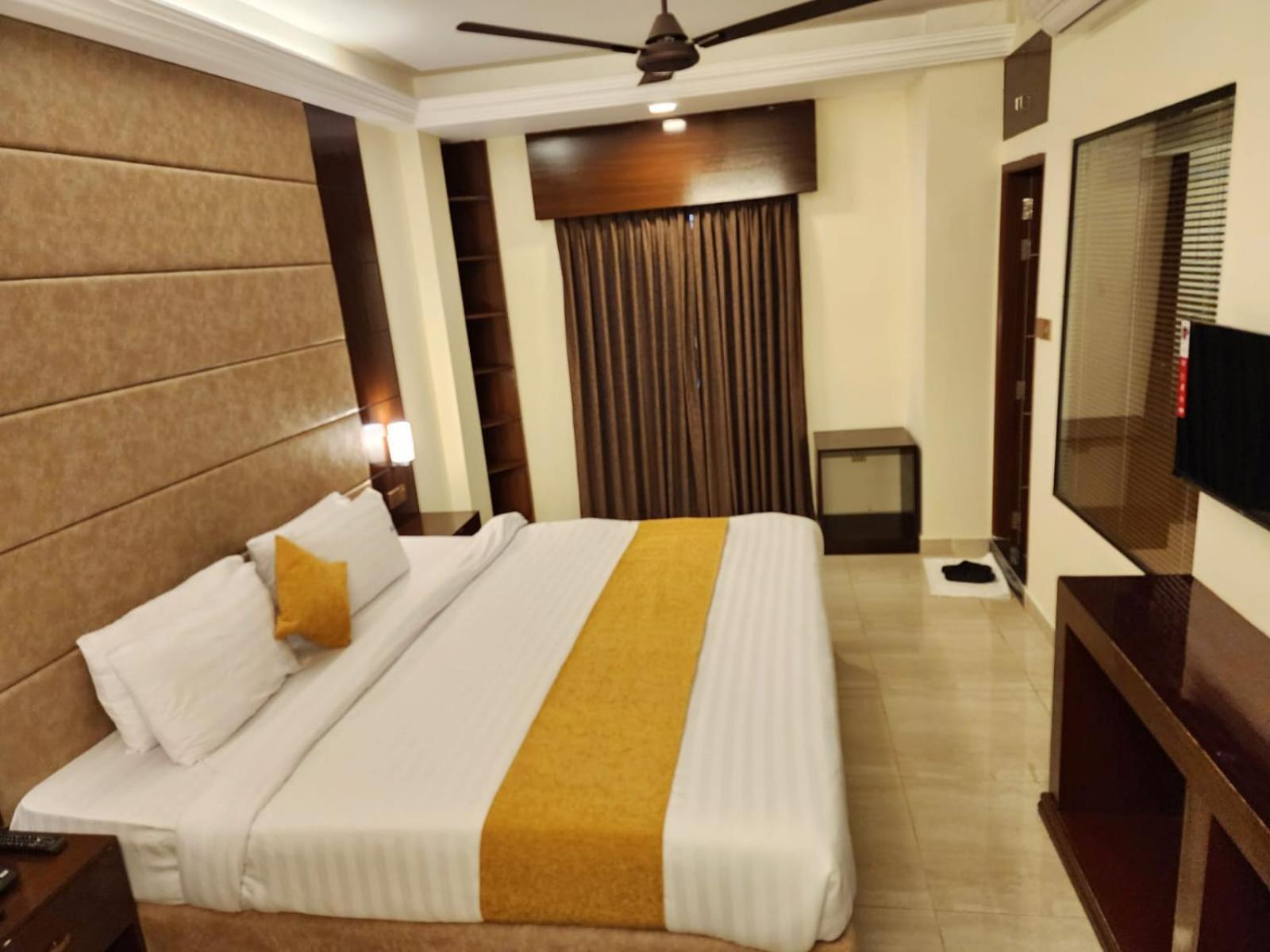 White Park Hotel & Suites Chittagong Esterno foto