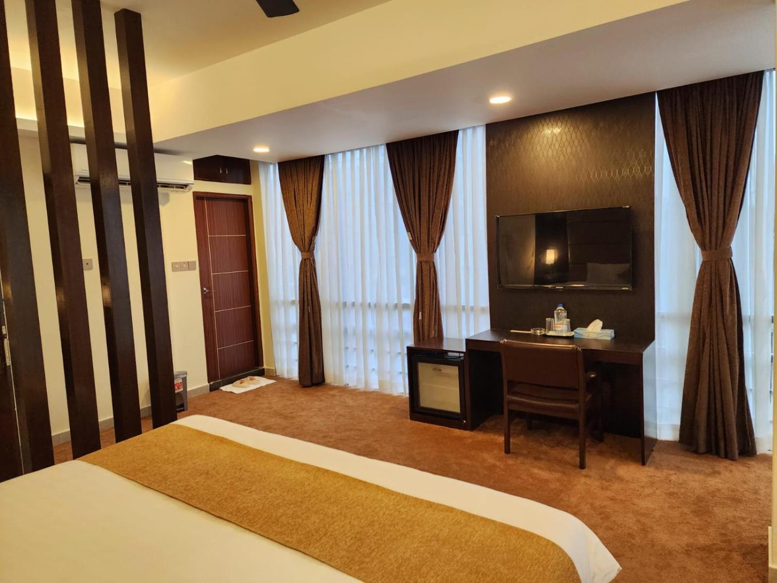 White Park Hotel & Suites Chittagong Esterno foto