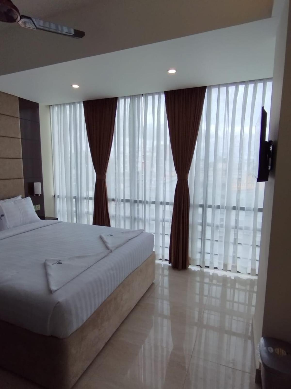 White Park Hotel & Suites Chittagong Esterno foto