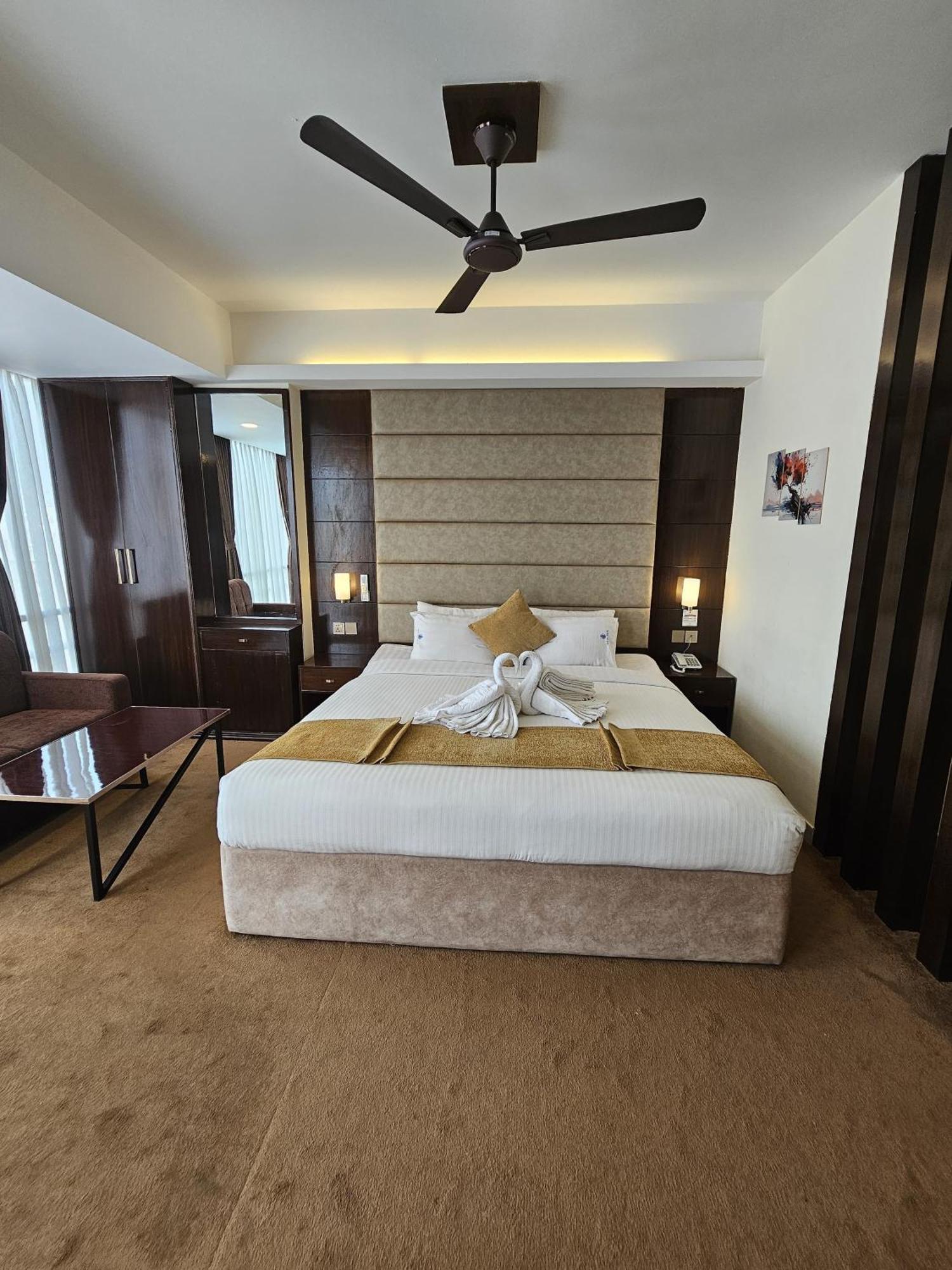 White Park Hotel & Suites Chittagong Esterno foto